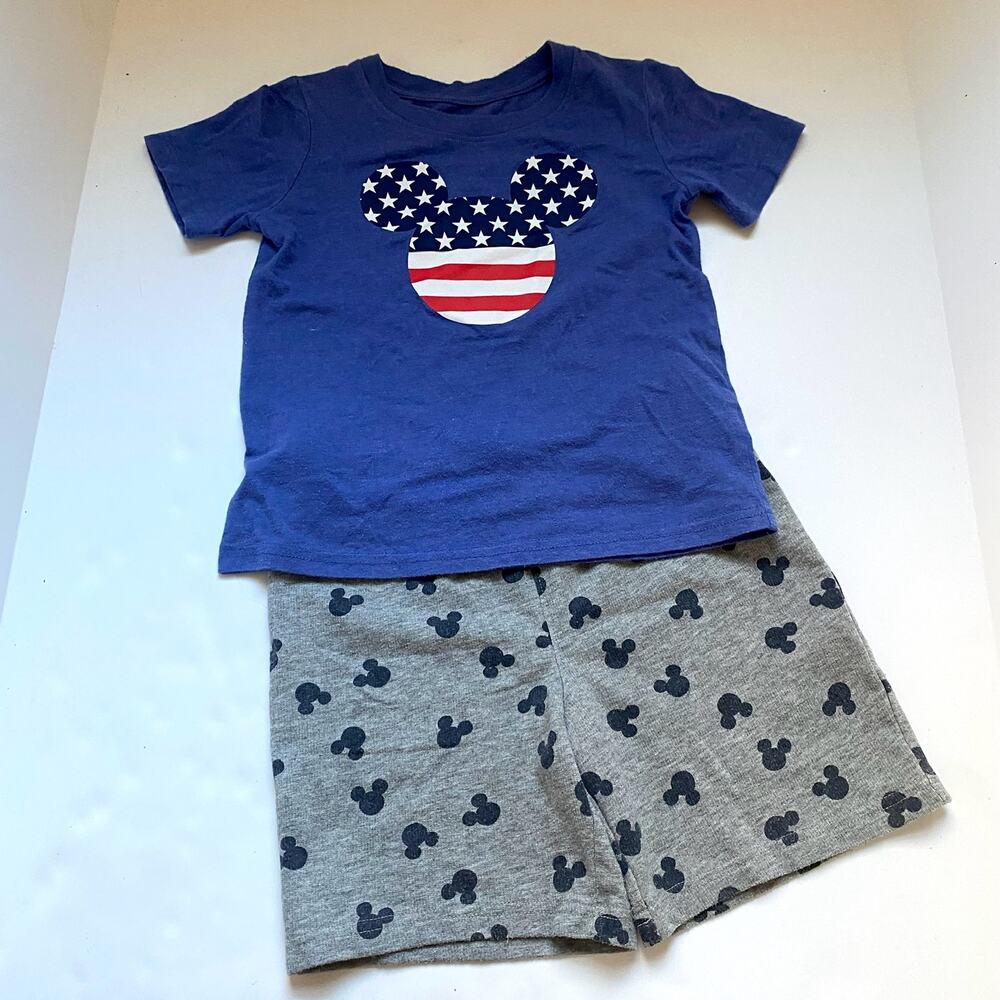 Mickey Mouse shirt & shorts outfit bundle